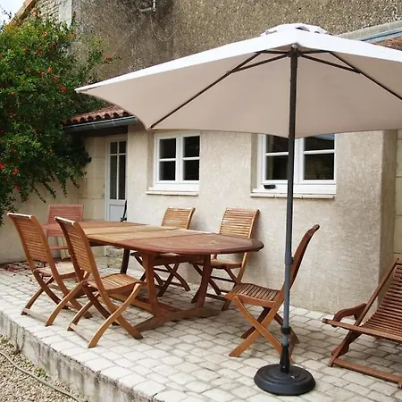 Le Domaine De :